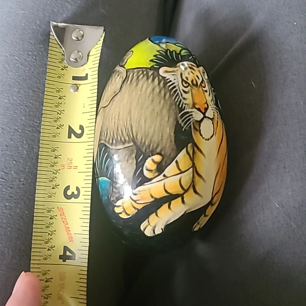 Hand-Painted Elephant And Tiger Hand Painted Decorative Egg, Bali - Picture 8 of 9